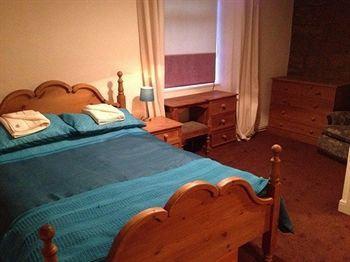 The Half Moon Inn Гул Екстер'єр фото